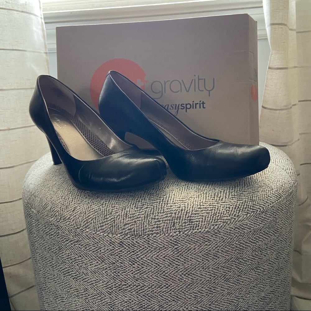EasySpirit antigravity black leather pumps